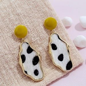 Irregular geometric figures with vintage leopard